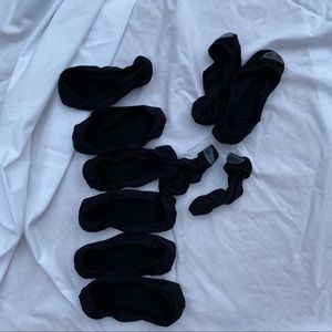 5 pairs of no-show socks. No-slip gel piece